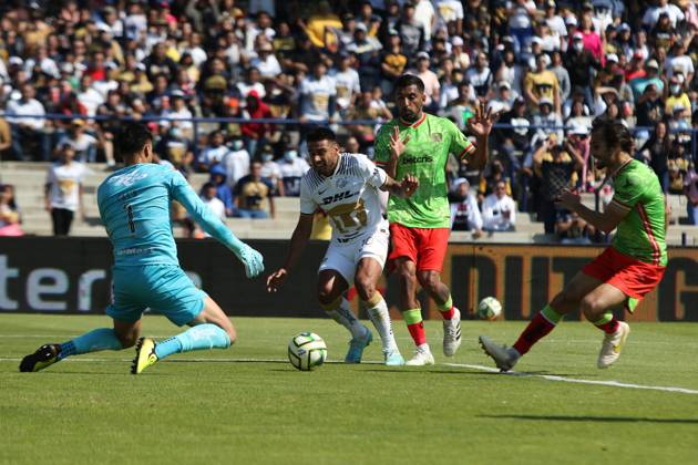 Juarez at Pumas Closing Tournament 2023 Of Mexican Football League January 8, 2023, Mexico City, Mexico: Goalkeeper Alfredo Talavera (L) from Juarez defends against Eduardo Salvio from Pumas during the Pumas vs Juarez match of the closing tournament 2023 of the League MX at the University Olympic Stadium. on January 8, 2023 in Mexico City, Mexico. (Photo by Ismael Rosas Eyepix Group) Copyright: xIsmaelxRosas xEyepixxGroupx IR_10012023_86043