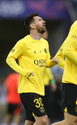 Riyadh All-Star XI vs Paris Saint-Germain FC Lionel Messi of Argentina warms up prior Riyadh All-Star XI vs Paris Saint-Germain FC at King Fahd Stadium on January 19, 2023 in Riyadh, Saudi Arabia. Riyadh King Fahd Stadium Saudi Arabia Copyright: xStringerx 2023.01.19_PSI03235.GS.WEST_HOA_000335