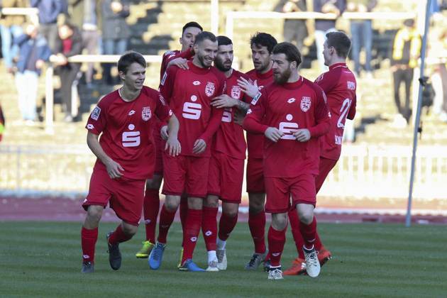 <p>Bonner Jubel nach dem Tor zum 1:0 bei 3.v.l. Adis Omerbasic ( Bonner SC ) und seinen Mitspielern, Fussball - Regionalliga West - Borussia Dortmund II vs. Bonner SC 01 04, Dortmund , Stadion Rote Erde, 17.11.2018 , DFB regulations prohibit any use of photographs as image sequences and or quasi-video Deutschland NRW Dortmund Copyright: MarkxBohla