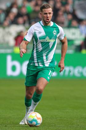 v li Niclas Füllkrug SV Werder Bremen, 11 on the ball, crop, single image, full body, action, game scene, THE DFL DIRECTIVES PROHIBIT ANY USE OF PHOTOGRAPHS AS IMAGE SEQUENCES AND OR VIDEOA HNUAL PHOTOSTRACKS DFL REGULATIONS PROHIBIT ANY USE OF PHOTOGRAPHS AS IMAGE SEQUENCES AND OR QUASI VIDEO , 28 01 2023, Bremen Germany , Football, Bundesliga, SV Werder Bremen VfL Wolfsburg xobx