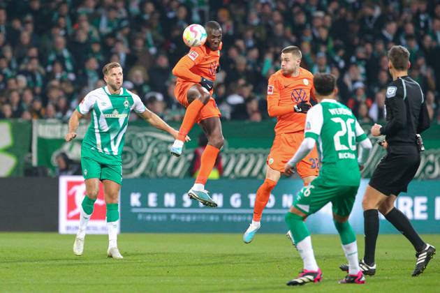 f l Niclas Füllkrug SV Werder Bremen, 11 , Josuha Guilavogui VfL Wolfsburg, 29 and Mattias Svanberg VfL Wolfsburg, 32 in header duel, header, duel, action, action, game scene, THE DFL DIRECTIVES PROHIBIT ANY USE OF PHOTOGRAPHS AS IMAGE SEQUENCES AND OR VIDEOA HNUAL PHOTOSTRACKS DFL REGULATES PROHIBIT ANY USE OF PHOTOGRAPHS AS IMAGE SEQUENCES AND OR QUASI VIDEO , 28 01 2023, Bremen Germany , Football, Bundesliga, SV Werder Bremen VfL Wolfsburg xobx