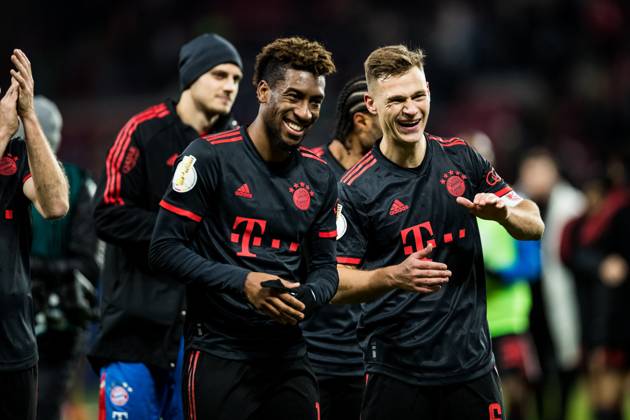 DFB Pokal Round of 16, 1 FSV Mainz 05 FC Bayern Muenchen 01 02 2023 Kingsley Coman FC Bayern Muenchen, 11 and Joshua Kimmich FC Bayern Muenchen, 6 laugh clapping DFB Pokal Round of 16, 1 FSV Mainz 05 FC Bayern Muenchen, Mainz, MEWA ARENA DFL REGULATIONS PROHIBIT ANY USE OF PHOTOGRAPHS AS IMAGE SEQUENCES AND OR QUASI VIDEO Copyright: xBEAUTIFULxSPORTS Wunderlx