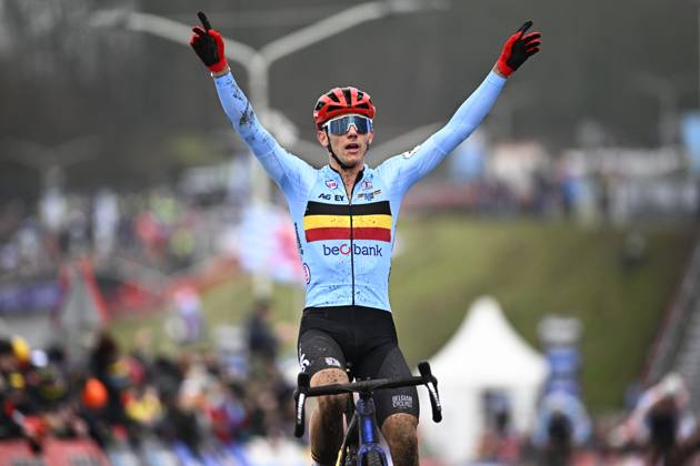 Belgian Thibau Nys celebrates after winning the Men U23 race at the UCI Cyclocross World Championships, in Hoogerheide, The Netherlands on Saturday 04 February 2023. JASPERxJACOBS  x59188811x