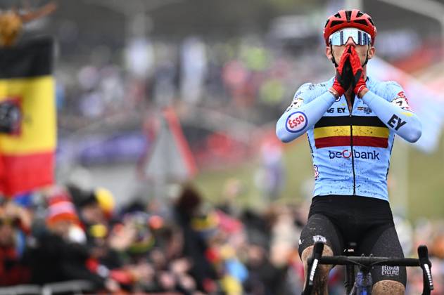 Belgian Thibau Nys celebrates after winning the Men U23 race at the UCI Cyclocross World Championships, in Hoogerheide, The Netherlands on Saturday 04 February 2023. JASPERxJACOBS  x59188810x