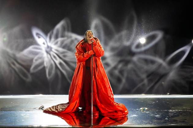 GLENDALE, AZ - FEBRUARY 12: Rihanna performs during halftime at Super Bowl LVII between the Philadelphia Eagles and the Kansas City Chiefs on Sunday, February 12th, 2023 at State Farm Stadium in Glendale, AZ. (Photo by Adam Bow Icon Sportswire) NFL, American Football Herren, USA FEB 12 Super Bowl LVII - Eagles vs Chiefs Icon230212294