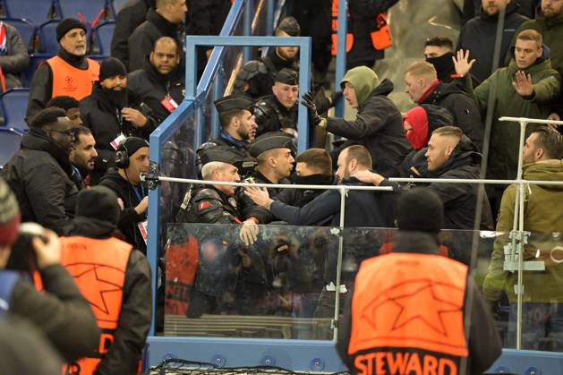 Football, CL, Paris St. Germain - FC Bayern Munich, Clash between police and fans