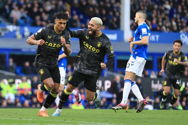 Fußball Premier League Everton gegen Aston Villa 25. Februar 2023 Premier League Everton gegen Aston Villa Ollie Watkins (Aston Villa, l.) feiert mit Douglas Luiz (Aston Villa, r.) nach dem ersten Tor Foto Simon Stacpoole Abseits Liverpool UK Copyright: xSimonxStacpoolexOffside