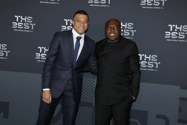 27 Fevrier 2023 : Paris, France : Kylian Mbappe zr son pere Wilfried arrivant la la soirà e des FIFA AWARDS THE BEST 2023 à la Salle Pleyel. (Henri Szwarc Starface) 289106 2023-02-27 Paris France Copyright: xHenrixSwzarcx xStarfacex 0238010663st