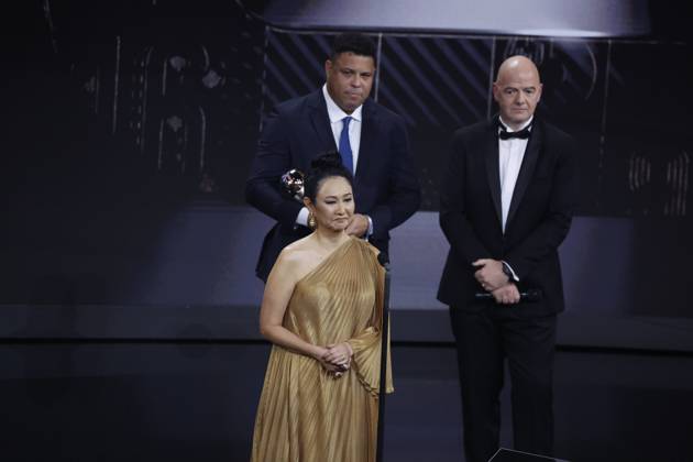 27 Fevrier 2023 : Paris, France : La derniere à pouse de pelà Marcia Aoki avec ici Ronaldo lors de la remise desTrophà es des FIFA AWARDS THE BEST 2022 à la Salle Pleyel. (Henri Szwarc Starface) 289107 2023-02-27 Paris France Copyright: xHenrixSwzarcx xStarfacex 0238010740st