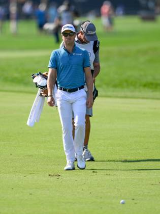 March 2, 2023: Justin Thomas approaches his ball on 1 during the first round of the Arnold Palmer Invitational presented by Mastercard held at Arnold Palmer s Bay Hill Club & Lodge in Orlando, FL. Romeo T Guzman CSM. Orlando USA - ZUMAcg2_ 20230302_zaf_cg2_008 Copyright: xRomeoxGuzmanx