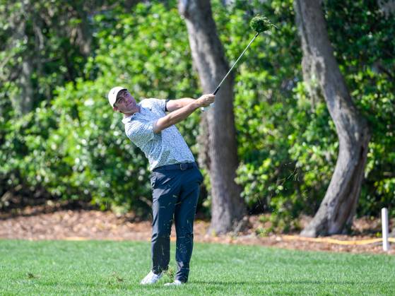 March 2, 2023: Scottie Sheffler hits from the ruff on 1 during the first round of the Arnold Palmer Invitational presented by Mastercard held at Arnold Palmer s Bay Hill Club & Lodge in Orlando, FL. Romeo T Guzman CSM. Orlando USA - ZUMAcg2_ 20230302_zaf_cg2_015 Copyright: xRomeoxGuzmanx