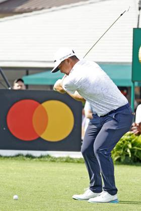 ORLANDO, FL - MARCH 03: PGA, Golf Herren golfer Kurt Kitayama plays his tee shot on the 10th hole during the second round of the Arnold Palmer Invitational on March 3, 2023 at Arnold Palmer s Bay Hill Club and Lodge in Orlando, Florida. (Photo by Brian Spurlock Icon Sportswire) GOLF: MAR 03 PGA - Arnold Palmer Invitational presented by Mastercard Icon23030309