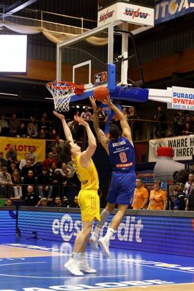14 03 2023, easyCredit Basketball Bundesliga, BBL, season 2022 2023, men, Syntainics MBC Alba Berlin, 8 Martin Breunig, Syntainics MBC, 7, Yanni Wetzell, Alba Berlin Weißenfels Stadthalle Sachsen Anhalt Germany