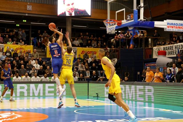 14 03 2023, easyCredit Basketball Bundesliga, BBL, season 2022 2023, men, Syntainics MBC Alba Berlin, 8 Martin Breunig, Syntainics MBC, 10, Tim Schneider, Alba Berlin Weißenfels Stadthalle Sachsen Anhalt Germany