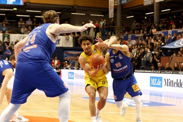 14 03 2023, easyCredit Basketball Bundesliga, BBL, season 2022 2023, men, Syntainics MBC Alba Berlin, 0, Maodo Lo, Alba Berlin, 20, Scottie Reynolds, Syntainics MBC Weißenfels Stadthalle Sachsen Anhalt Germany