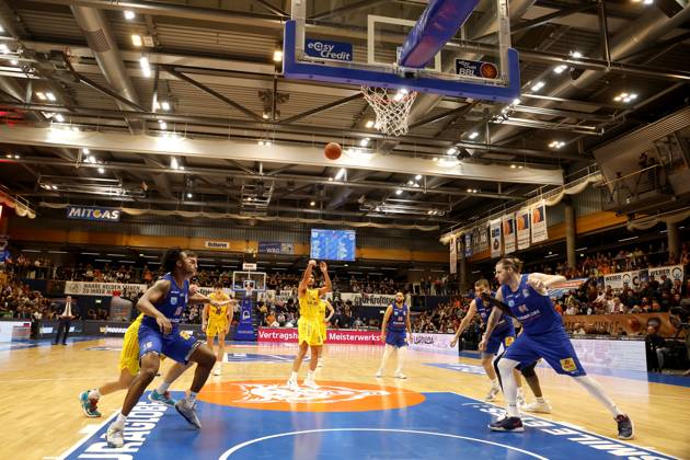 14 03 2023, easyCredit Basketball Bundesliga, BBL, season 2022 2023, men, Syntainics MBC Alba Berlin, 0, Maodo Lo, Alba Berlin shooting free throw Weißenfels Stadthalle Sachsen Anhalt Germany