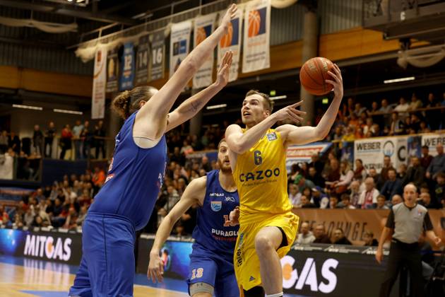 14 03 2023, easyCredit Basketball Bundesliga, BBL, season 2022 2023, men, Syntainics MBC Alba Berlin, 6, Malte Delow, Alba Berlin, 54, John Bryant, Syntainics MBC Weißenfels Stadthalle Sachsen Anhalt Germany