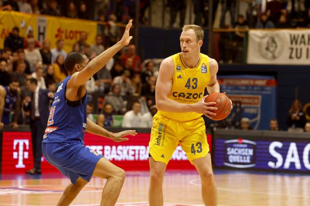 14 03 2023, easyCredit Basketball Bundesliga, BBL, season 2022 2023, men, Syntainics MBC Alba Berlin, 43, Luke Sikma, Alba Berlin, 21, Tremmell Darden, Syntainics MBC Weißenfels Stadthalle Sachsen Anhalt Germany