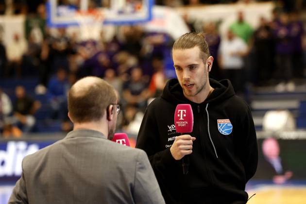 14 03 2023, easyCredit Basketball Bundesliga, BBL, season 2022 2023, men, Syntainics MBC Alba Berlin, 4, Mario Ihring, Syntainics MBC in conversation with Magenta Sport TV Weißenfels Stadthalle Sachsen Anhalt Germany