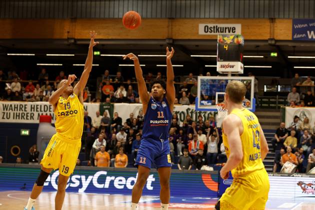 14 03 2023, easyCredit Basketball Bundesliga, BBL, season 2022 2023, men, Syntainics MBC Alba Berlin, 11, Kostja Mushidi, Syntainics MBC, 19, Louis Olinde, Alba Berlin Weißenfels Stadthalle Sachsen Anhalt Germany