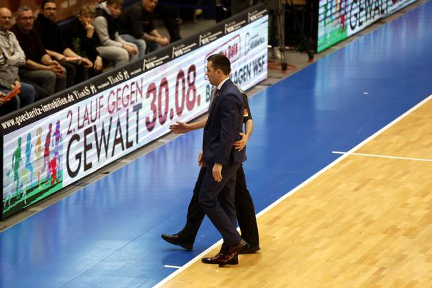 14 03 2023, easyCredit Basketball Bundesliga, BBL, season 2022 2023, men, Syntainics MBC Alba Berlin, Igor Jovovic Head Coach , Syntainics MBC must leave the hall after 2 technical fouls Weißenfels Stadthalle Sachsen Anhalt Germany