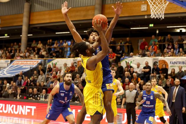 14 03 2023, easyCredit Basketball Bundesliga, BBL, season 2022 2023, men, Syntainics MBC Alba Berlin, 3, Jaleen Smith, Alba Berlin, 11, Kostja Mushidi, Syntainics MBC Weißenfels Stadthalle Sachsen Anhalt Germany