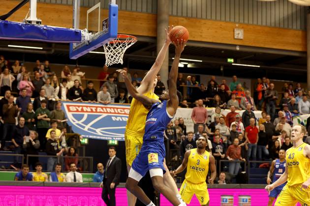 14 03 2023, easyCredit Basketball Bundesliga, BBL, season 2022 2023, men, Syntainics MBC Alba Berlin, 1, Kris Clyburn, Syntainics MBC, 7, Yanni Wetzell, Alba Berlin Weißenfels Stadthalle Sachsen Anhalt Germany