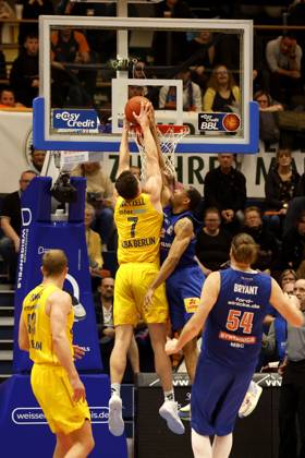 14 03 2023, easyCredit Basketball Bundesliga, BBL, season 2022 2023, men, Syntainics MBC Alba Berlin, 7, Yanni Wetzell, Alba Berlin, 21, Tremmell Darden, Syntainics MBC Weißenfels Stadthalle Sachsen Anhalt Germany