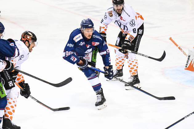 Straubing Tigers vs Grizzlys Wolfsburg, ice hockey, German ice hockey league, penny DEL, 3 matchday playoffs quarterfinals, season 2022 2023, 19 03 2023 Luke Adam Straubing Tigers on the puck in front of Jordan Murray Grizzlys Wolfsburg , ice hockey men, German ice hockey league, penny DEL, 3 matchday playoffs quarterfinals, season 2022 2022 on 19 03 2023 at Eisstadion am Pulverturm, Straubing Tigers blue vs Grizzlys Wolfsburg white