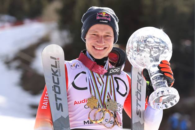 Bilder des Jahres 2023, Sport 03 März Sport Themen der Woche KW11 Sport Bilder des Tages ALPINE SKIING - FIS WC Final Soldeu SOLDEU,ANDORRA,19.MAR.23 - ALPINE SKIING - FIS World Cup Final, award ceremony for the overall world cup, Men. Image shows Marco Odermatt (SUI). Keywords: crystal globe. GEPAxpictures xMathiasxMandl