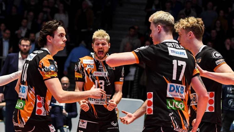 GER, VBL, VfB Friedrichshafen vs Berlin Recycling Volleys 19 03 2023, Bodensee Airport Arena, Friedrichshafen, GER, VBL, VfB Friedrichshafen vs Berlin Recycling Volleys, pictured Angel Trinidad Berlin, 10 , Ruben Schott Berlin, 13 , Marek Sotola Berlin, 17 and Anton Brehme Berlin, 8 , cheering after defended match point. nordphotoxGmbHx xHafner nph00200