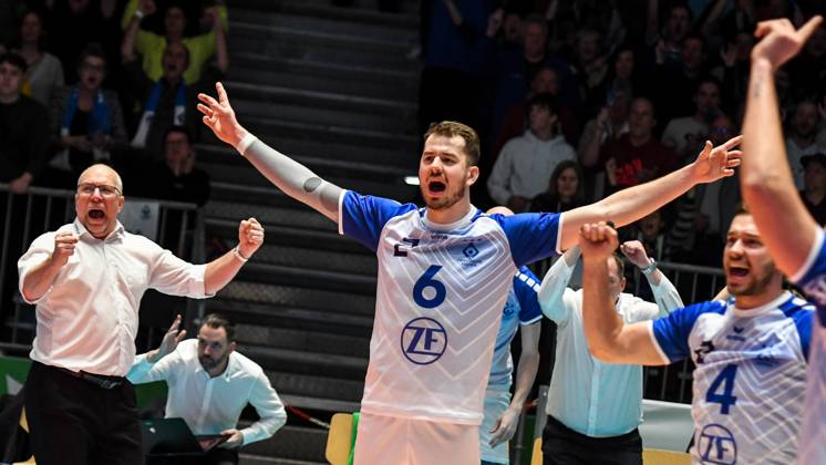 GER, VBL, VfB Friedrichshafen vs Berlin Recycling Volleys 19 03 2023, Bodensee Airport Arena, Friedrichshafen, GER, VBL, VfB Friedrichshafen vs Berlin Recycling Volleys, in picture Mark Lebedew Friedrichshafen and Michal Superlak Friedrichshafen, 6 , jubilation after match win nordphotoxGmbHx xHafner nph00200