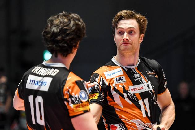 GER, VBL, VfB Friedrichshafen vs Berlin Recycling Volleys 19 03 2023, Bodensee Airport Arena, Friedrichshafen, GER, VBL, VfB Friedrichshafen vs Berlin Recycling Volleys, pictured Angel Trinidad Berlin, 10 , Cody Kessel Berlin, 11 nordphotoxGmbHx xHafner nph00200