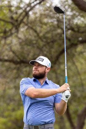 AUSTIN, TX - MARCH 22: Tyrrell Hatton watches his tee shot form the 12th tee during Round 1 Group Play of the PGA, Golf Herren World Golf Championships Dell Technologies Match Play on March 22, 2023, at Austin County Club in Austin, TX. (Photo by David Buono Icon Sportswire) GOLF: MAR 22 PGA - World Golf Championships-Dell Technologies Match Play Icon230322011