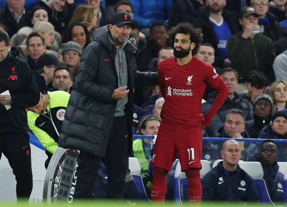 London, England, 4th April 2023. Jurgen Klopp, Manager of Liverpool talks with Mohamed Salah of Liverpool before is comes on as a substitute during the Premier League match at Stamford Bridge, London. Picture credit should read: Paul Terry Sportimage EDITORIAL USE ONLY. No use with unauthorised audio, video, data, fixture lists, club league logos or live services. Online in-match use limited to 120 images, no video emulation. No use in betting, games or single club league player publications. SPI-2349-0034
