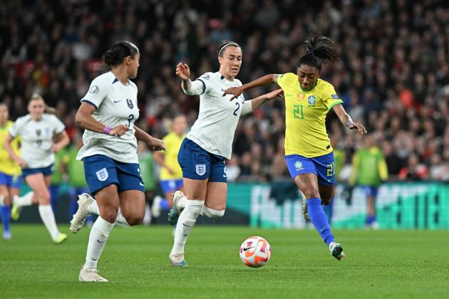 England Women v Brazil CONMEBOL UEFA Women s Champions Cup Finalissima Kerolin of Brazil on the attack battles for possession with Lucy Bronze of England during the CONMEBOL UEFA Women s Champions Cup Finalissima match between England Women and Brazil at Wembley Stadium, London, England on 6 April 2023. London Wembley Stadium Greater London England Editorial use only , Copyright: xGrahamxHuntx PSI-17188-0041