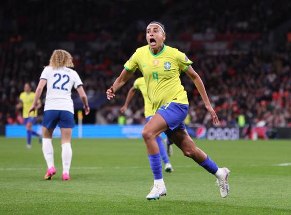 London, England, 6th April 2023. Andressa Alves of Brazil scores to make it 1-1 during the Women s CONMEBOL UEFA Finalissima match at Wembley Stadium, London. Picture credit should read: Paul Terry Sportimage EDITORIAL USE ONLY. No use with unauthorised audio, video, data, fixture lists, club league logos or live services. Online in-match use limited to 120 images, no video emulation. No use in betting, games or single club league player publications. SPI-2352-0020