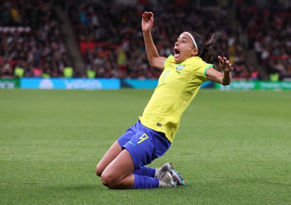 London, England, 6th April 2023. Andressa Alves of Brazil scores to make it 1-1 during the Women s CONMEBOL UEFA Finalissima match at Wembley Stadium, London. Picture credit should read: Paul Terry Sportimage EDITORIAL USE ONLY. No use with unauthorised audio, video, data, fixture lists, club league logos or live services. Online in-match use limited to 120 images, no video emulation. No use in betting, games or single club league player publications. SPI-2352-0022