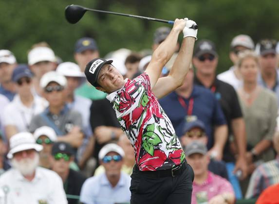 Viktor Hovland of Norway hits his tee shot on the 17th hole in the first round of the Masters Tournament at Augusta National Golf Club in Augusta, Georgia on Thursday, April 6, 2023.  AUG20230406005 JOHNxANGELILLO