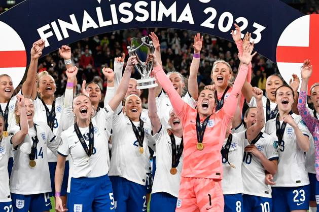 England Women v Brazil CONMEBOL UEFA Women s Champions Cup Finalissima Leah Williamson of England and Mary Earps of England lift the Finalissima trophy during the CONMEBOL UEFA Women s Champions Cup Finalissima match between England Women and Brazil at Wembley Stadium, London, England on 6 April 2023. London Wembley Stadium Greater London England Editorial use only , Copyright: xGrahamxHuntx PSI-17188-0110