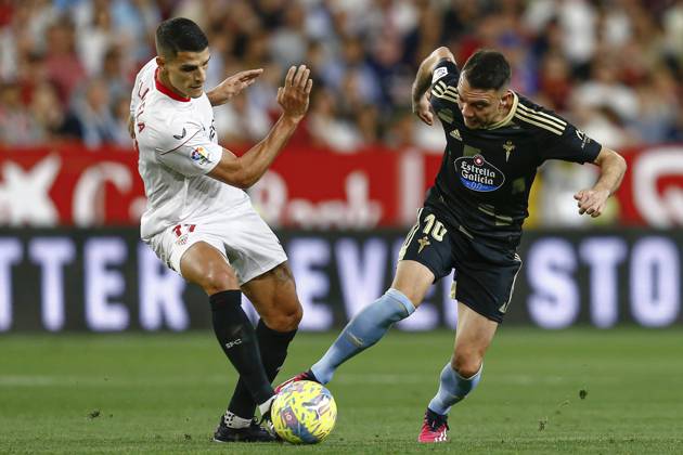 ESP: Sevilla FC-RC Celta. La Liga Santander Iago Aspas of RC Celta de Vigo and Erik Lamela of Sevilla FC during the La Liga match between Sevilla FC and RC Celta played at Sanchez Pizjuan Stadium on April 7, 2023 in Sevilla, Spain. kpng Copyright: xAntonioxPozox xPRESSINx AP_220407_034