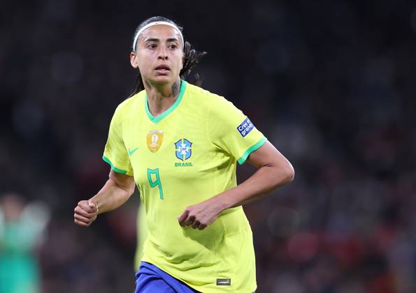London, England, 6th April 2023. Andressa Alves of Brazil during the Women s CONMEBOL UEFA Finalissima match at Wembley Stadium, London. Picture credit should read: Paul Terry Sportimage EDITORIAL USE ONLY. No use with unauthorised audio, video, data, fixture lists, club league logos or live services. Online in-match use limited to 120 images, no video emulation. No use in betting, games or single club league player publications. SPI-2352-0199