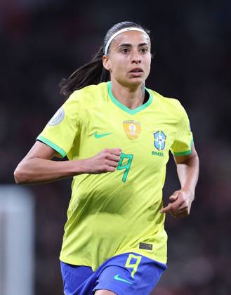London, England, 6th April 2023. Andressa Alves of Brazil during the Women s CONMEBOL UEFA Finalissima match at Wembley Stadium, London. Picture credit should read: Paul Terry Sportimage EDITORIAL USE ONLY. No use with unauthorised audio, video, data, fixture lists, club league logos or live services. Online in-match use limited to 120 images, no video emulation. No use in betting, games or single club league player publications. SPI-2352-0203