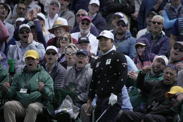 K.H. Lee reacts along with patrons after missing birdie on the second hole during the final round at the 87th Masters tournament at Augusta National Golf Club in Augusta, Georgia on Sunday, April 9, 2023.  AUG20230409201 BOBxSTRONG