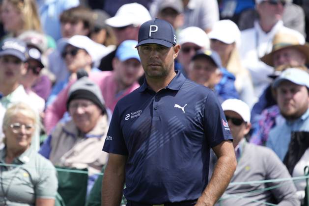 Gary Woodland studies his putting line on the 2nd hole during the final round at the 87th Masters tournament at Augusta National Golf Club in Augusta, Georgia on Sunday, April 9, 2023.  AUG20230409204 BOBxSTRONG