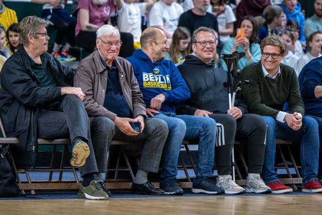 Basketball Berlin 14 04 2023 Season 2022 2023 1 Bundesliga DBBL Playoffs Semifinals Game 2 Alba Berlin Rutronik Stars Keltern vlnr Matthias Strauss Duieter Hauert Marco Baldi Eric Schweitzer