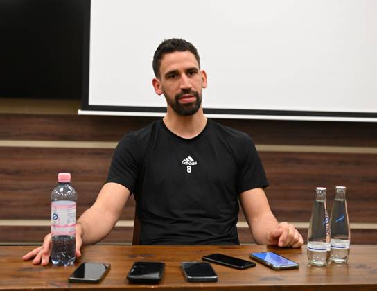 Football, 1. FC Union Berlin, Media round with Rani Khedira