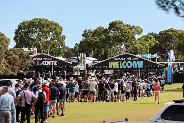 GOLF LIV TOUR ADELAIDE, Spectators in a massive cue attempting to gain entry before the start of play during LIV Golf Adelaide at the Grange Golf Club in Adelaide, Friday, April 21, 2023. ( NO ARCHIVING, EDITORIAL USE ONLY, NO USE IN BOOKS WITHOUT CONSENT ADELAIDE SOUTH AUSTRALIA AUSTRALIA  Copyright: xMATTxTURNERx 20230421001788961992