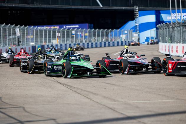 FORMEL E - Berlin E-Prix BERLIN,GERMANY,23.APR.23 - MOTORSPORTS, FORMEL E - E-Prix of Berlin, Berliner Tempelhof Airport Circuit. Image shows Nick Cassidy (NZL Envision) and Antonio Felix Da Costa (POR Porsche).  GEPAxpictures xMatthiasxTrinkl