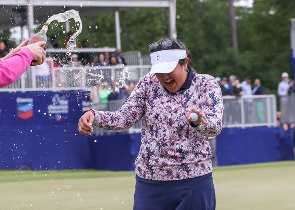 THE WOODLANDS, TX - APRIL 23: Lilia Yu (USA) gets soaked in champagne following her victory during the final round of the LPGA, Golf Damen Chevron Championship on April 23, 2023 at The Club at Carlton Woods in The Woodlands, Texas. (Photo by Leslie Plaza Johnson Icon Sportswire) GOLF: APR 23 LPGA The Chevron Championship EDITORIAL USE ONLY Icon230423007